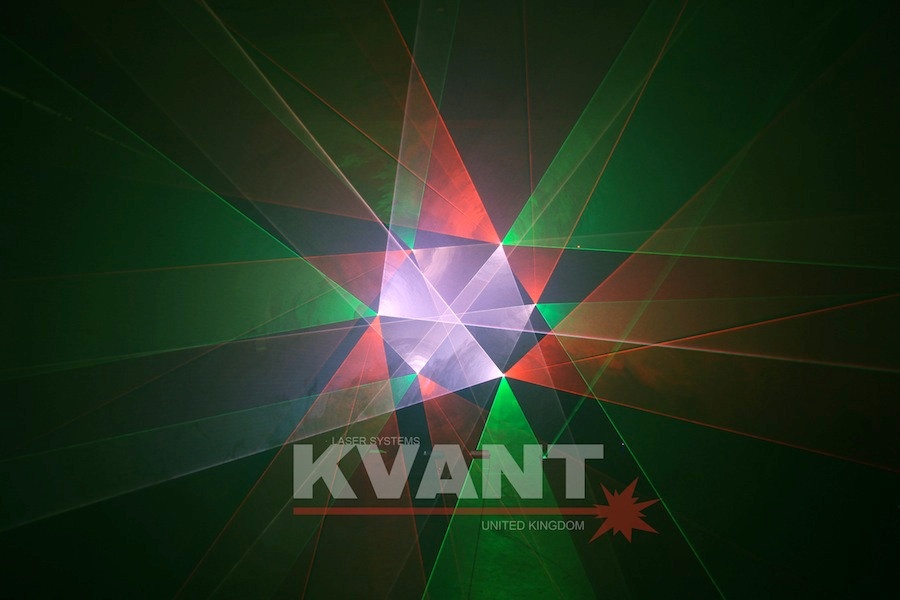 円形トラスにレーザーを設置 KVANT DIAMOND 円形トラスに設置 面白い演出 照明 クバンツ クバント ケーバント ケバント